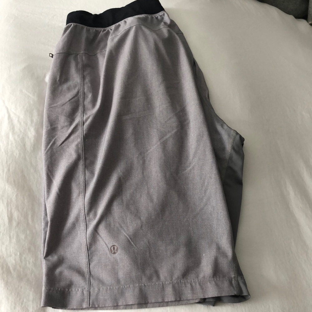 Men’s gray lulu athletic shorts